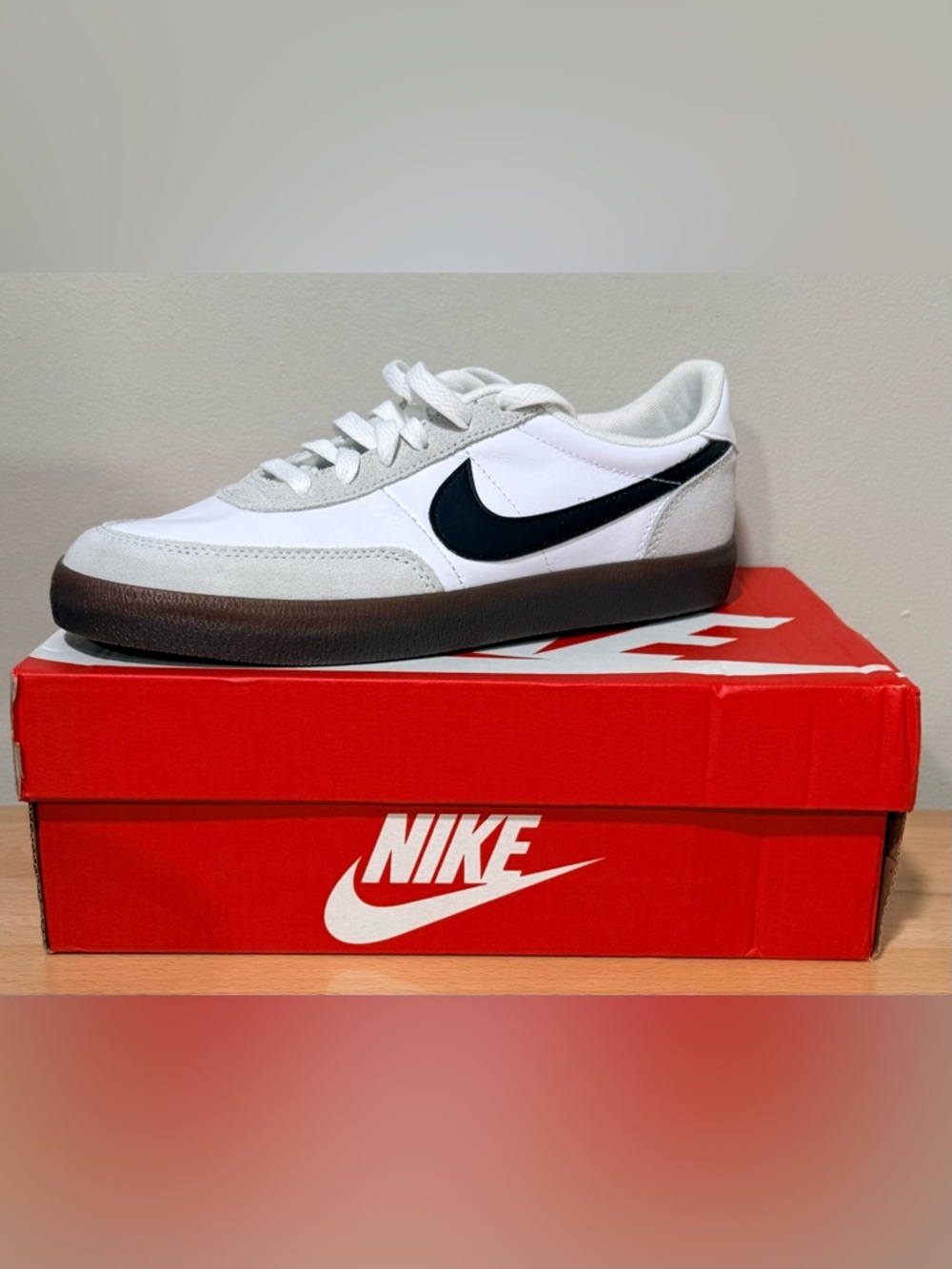 Nike White & Black Low-Top Casual Sneakers